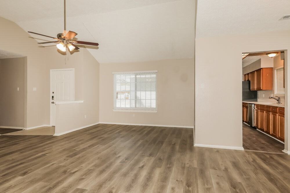 4703 Owens Creek Ln - Photo 5 of 16