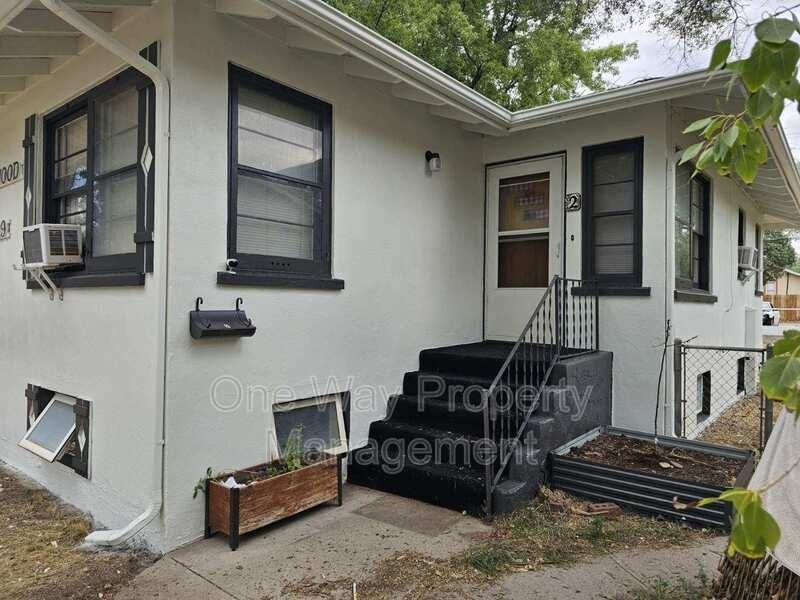 429 S 4th St - Photo 3 of 15