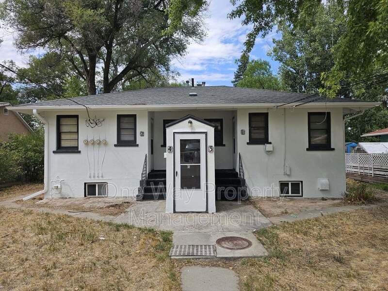 429 S 4th St - Photo 4 of 15