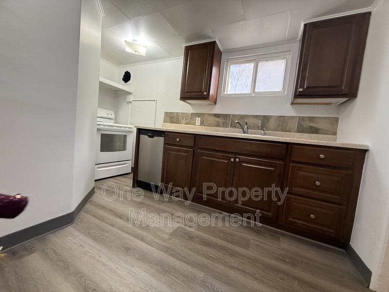 429 S 4th St - Photo 7 of 15