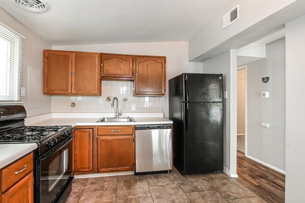 790 Pebble Ln - Photo 7 of 16