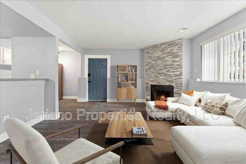 6350 Oak St #103 - Photo 4 of 19