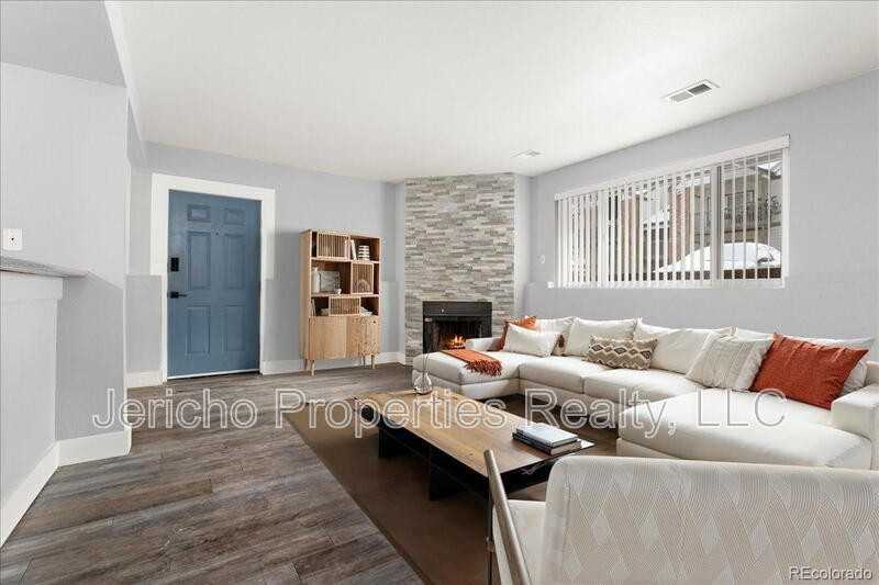 6350 Oak St #103 - Photo 5 of 19