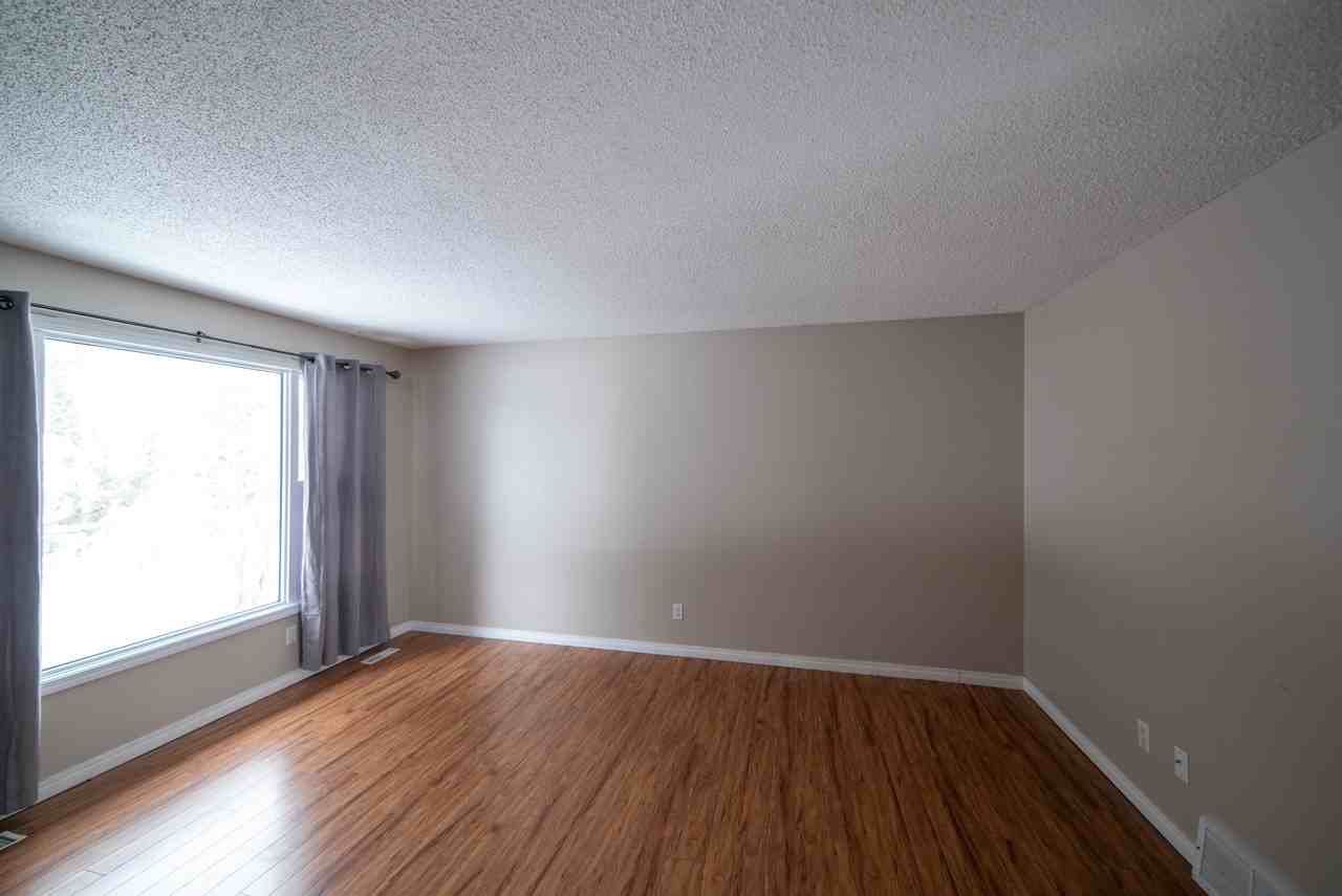 3723 63 St Nw - Photo 4 of 27