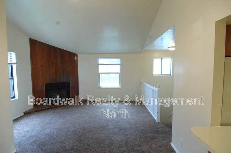 3221 Van Buren Ave