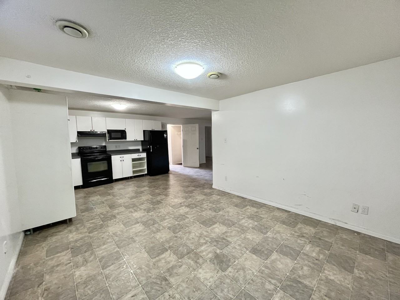 12915 69 St Nw - Photo 2 of 15