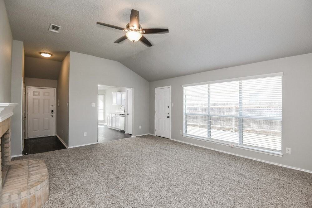 1121 Sandalwood Dr - Photo 3 of 16