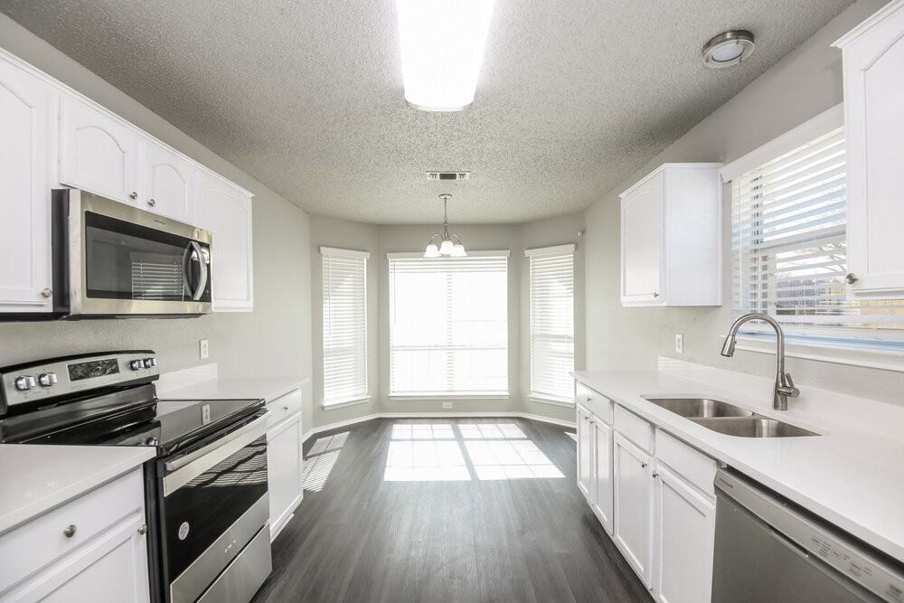1121 Sandalwood Dr - Photo 7 of 16