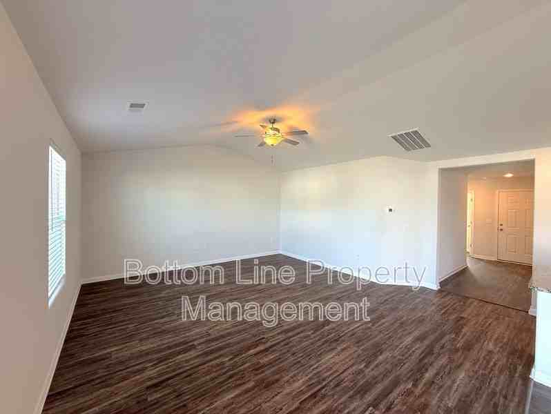 397 Aubrey Woods Dr - Photo 4 of 17