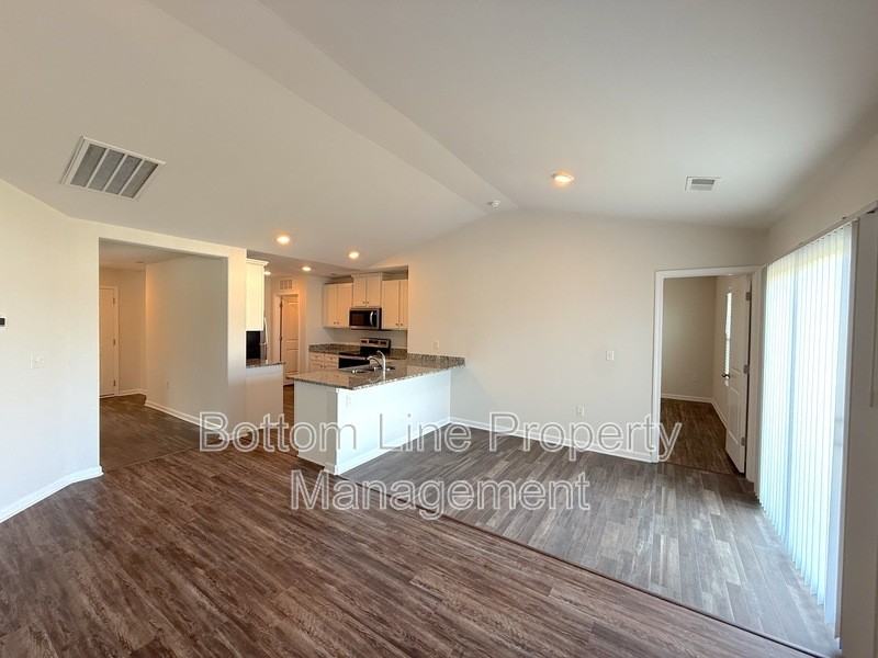 397 Aubrey Woods Dr - Photo 5 of 17