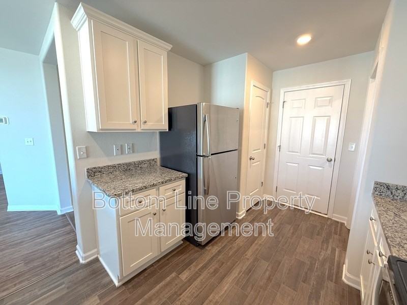 397 Aubrey Woods Dr - Photo 7 of 17