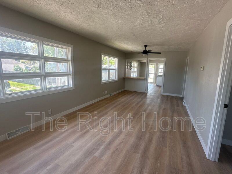 4525 N 70th St - Photo 7 of 18