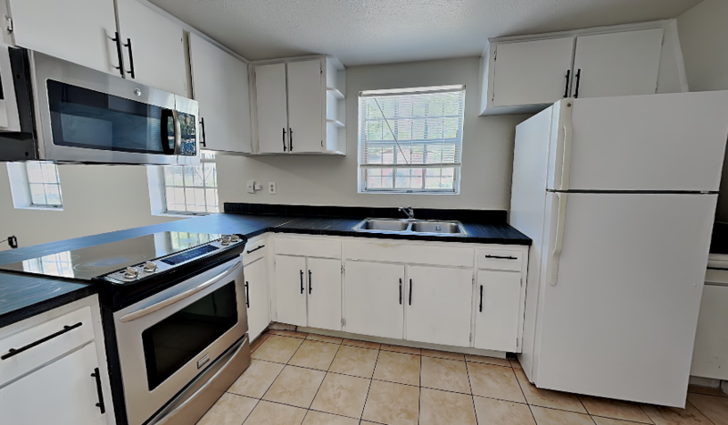 9213 N 13th St #A - Photo 4 of 20