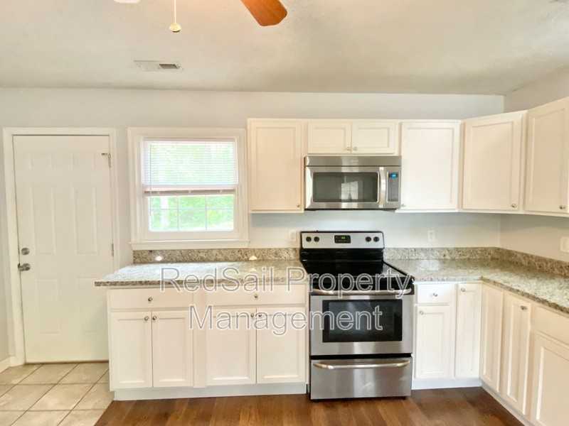 5187 Oak Creek Cir - Photo 7 of 22