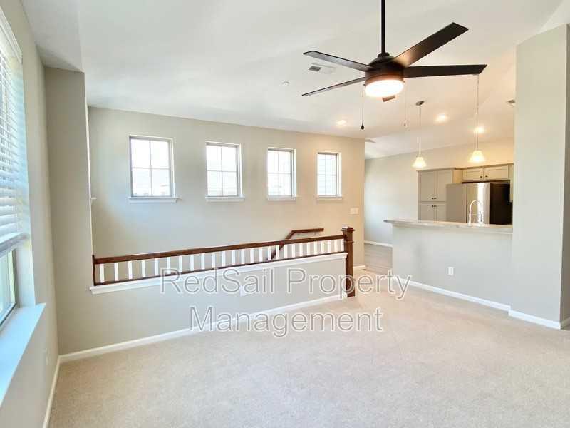 1501 Kathy Ann Way E - Photo 5 of 20