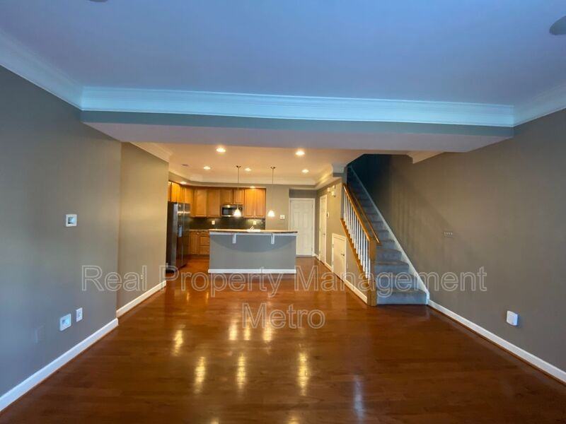 7305 Elkridge Crossing Way - Photo 5 of 20