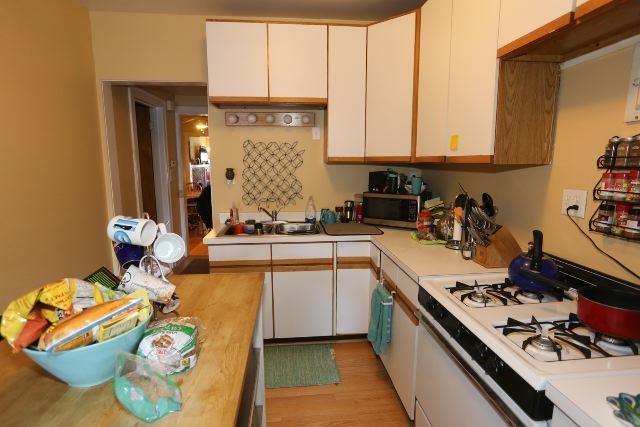 849 W Fletcher St #3 - Photo 3 of 20