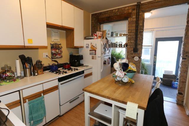 849 W Fletcher St #3 - Photo 4 of 20