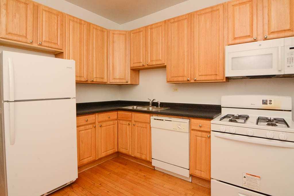 2453 N Spaulding Ave #3 - Photo 2 of 21