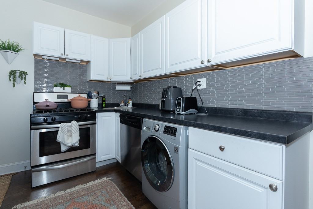 3703 N Hoyne Ave #3 - Photo 3 of 18
