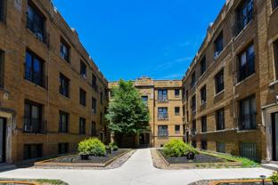 726 W Roscoe St #2N - Photo 1 of 1