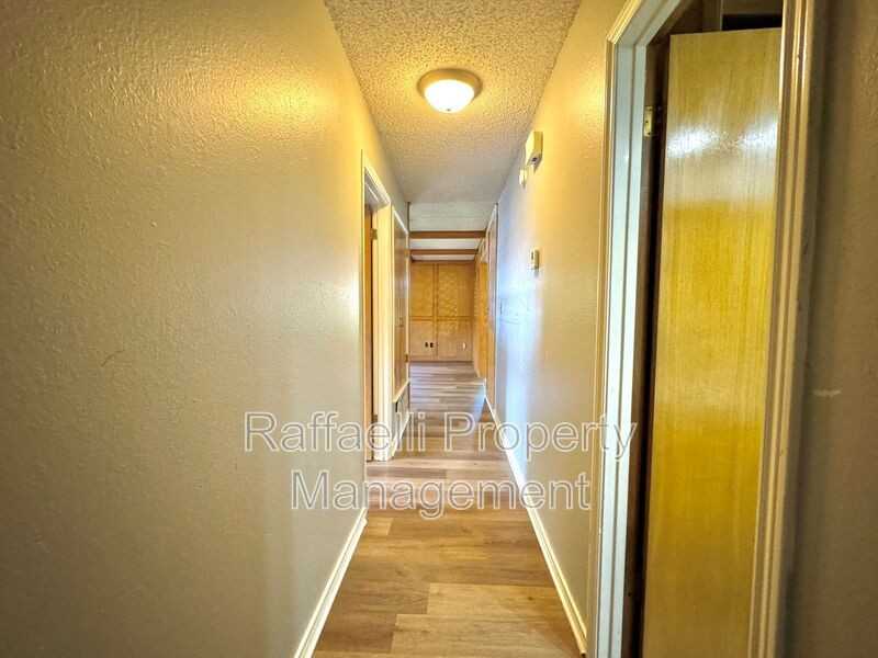 315 Brookwood Dr - Photo 2 of 12