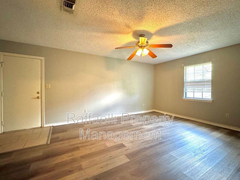 315 Brookwood Dr - Photo 3 of 12