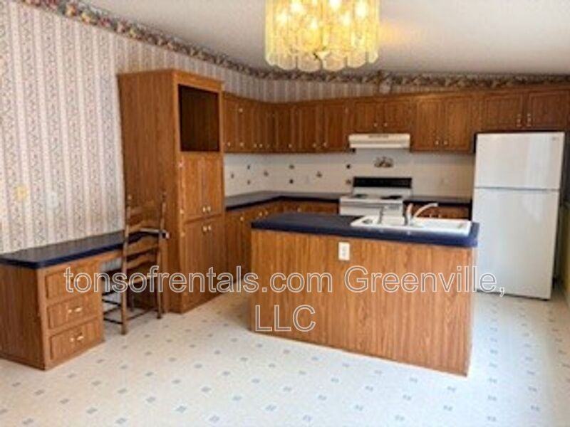112 Acorn Trl - Photo 3 of 15