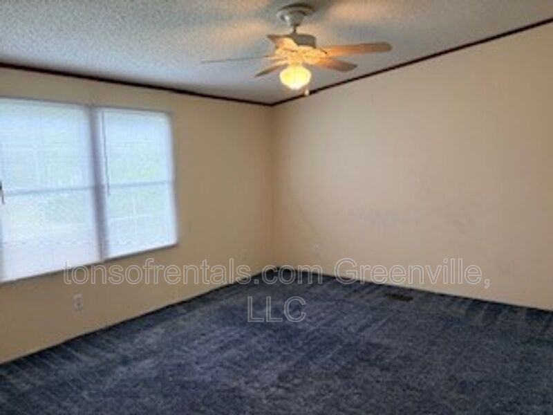 112 Acorn Trl - Photo 5 of 15