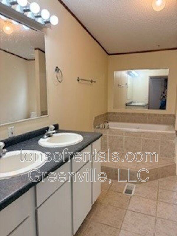 112 Acorn Trl - Photo 6 of 15
