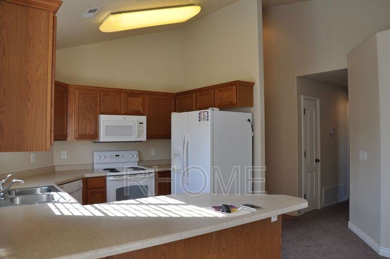 1705 Westbury Way - Photo 4 of 37