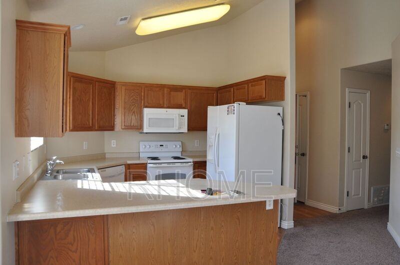 1705 Westbury Way - Photo 5 of 37