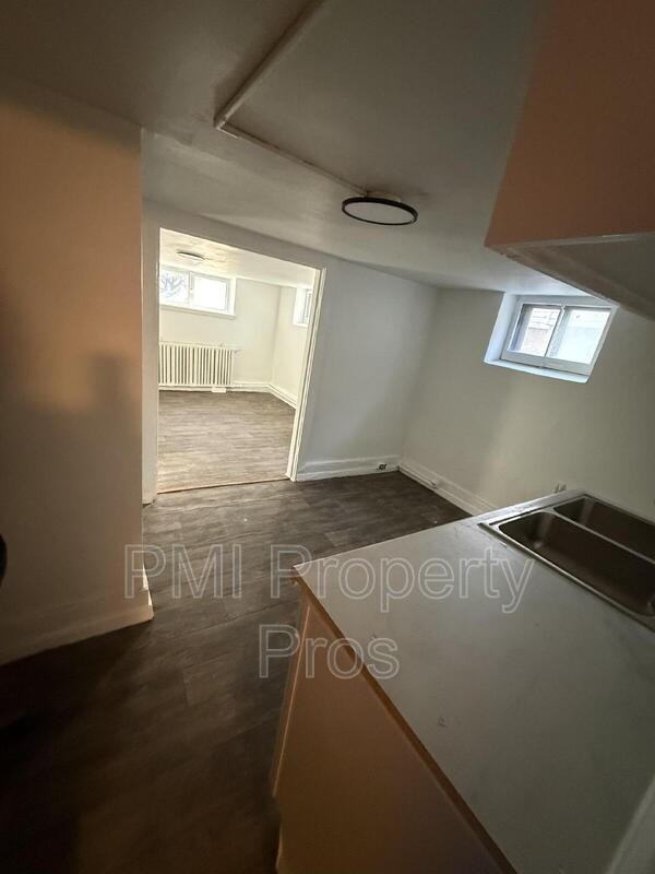 3432 E Cudahy Ave #9 - Photo 2 of 4