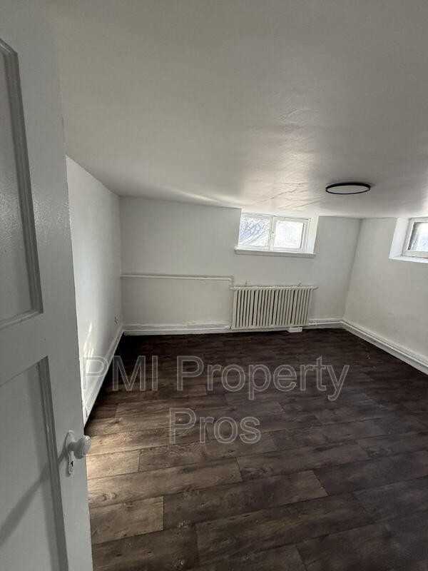 3432 E Cudahy Ave #9 - Photo 3 of 4