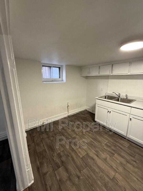 3432 E Cudahy Ave #9 - Photo 4 of 4