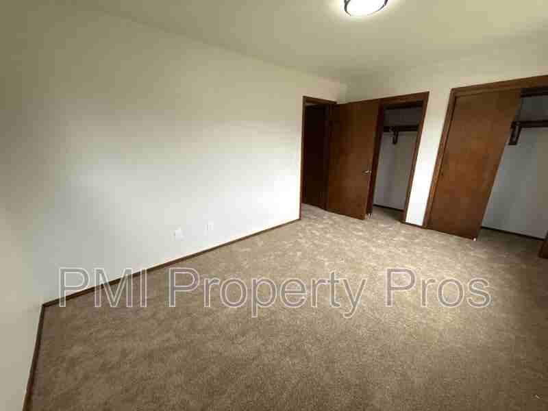 8148 S 88th St - Photo 4 of 34