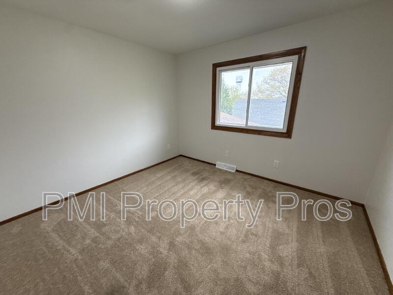8148 S 88th St - Photo 6 of 34