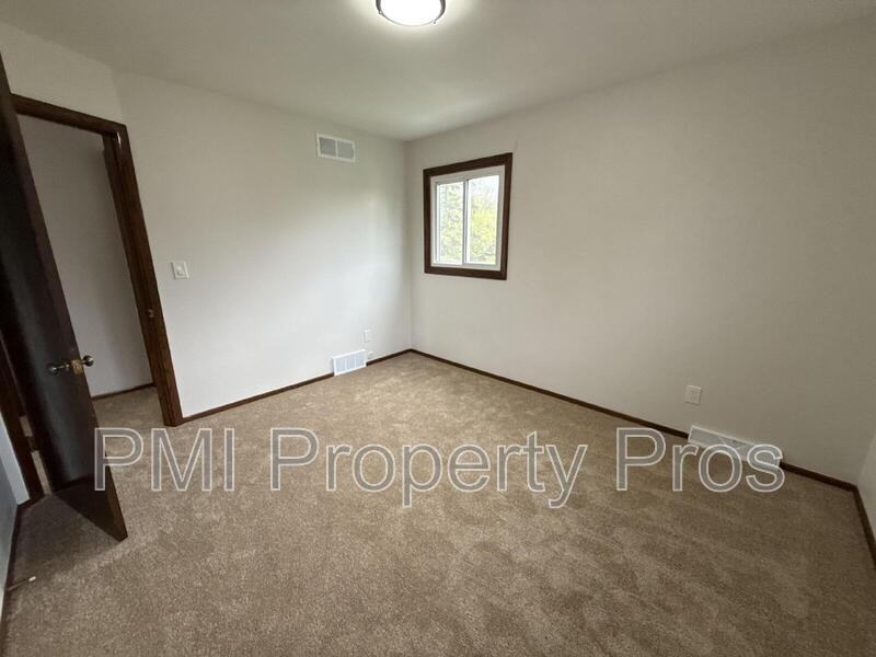 8150 S 88th St - Photo 3 of 38