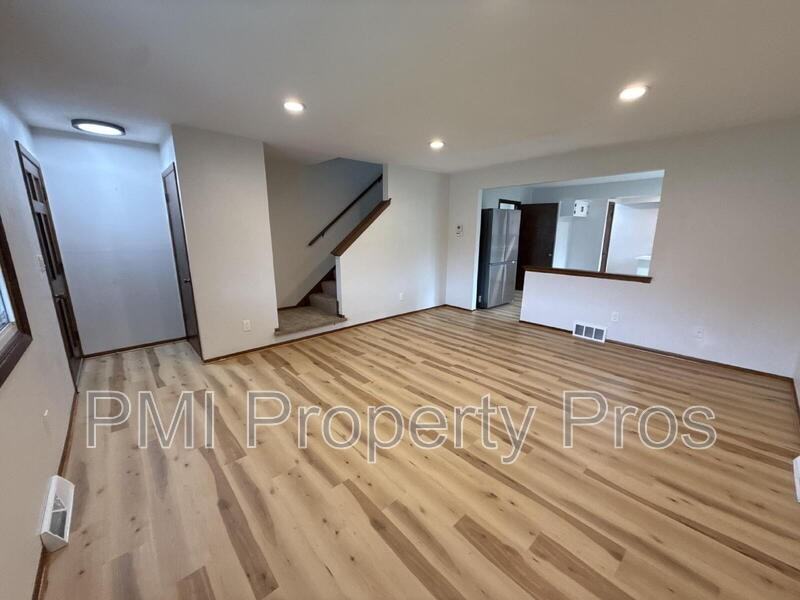 8150 S 88th St - Photo 7 of 38