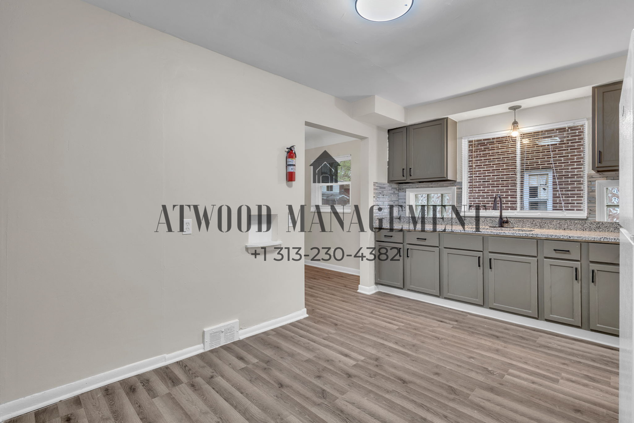 21440 Bennett St - Photo 5 of 15