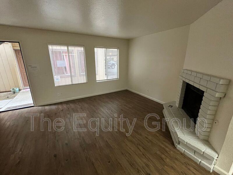 3936 W Meadow Ave - Photo 3 of 18