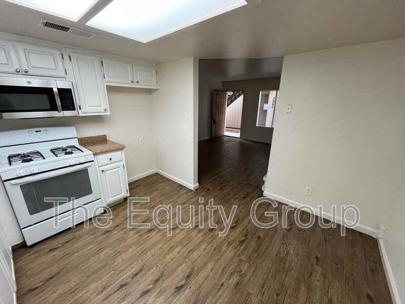 3936 W Meadow Ave - Photo 5 of 18