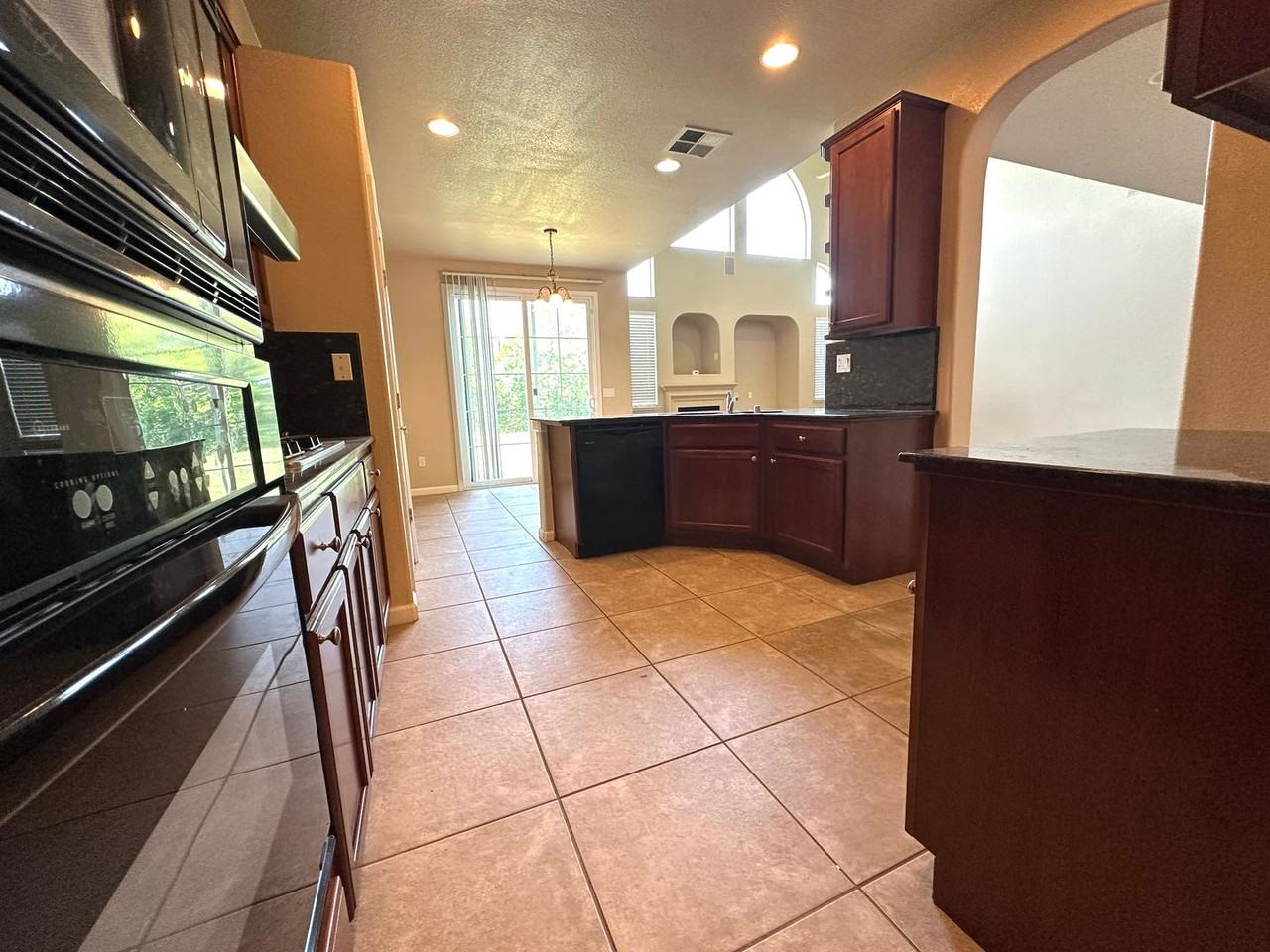 1417 Oasis Ln - Photo 3 of 31