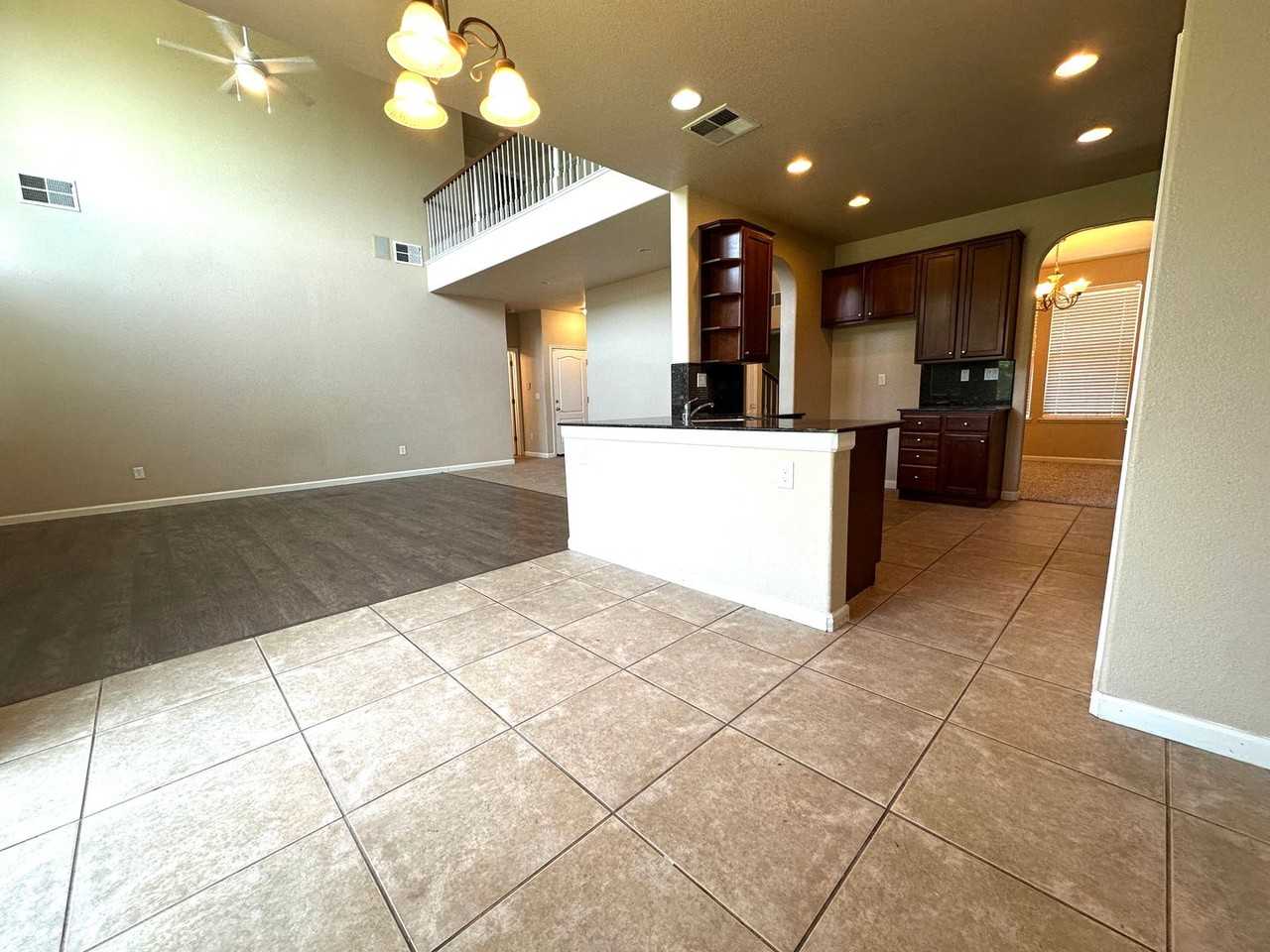 1417 Oasis Ln - Photo 5 of 31