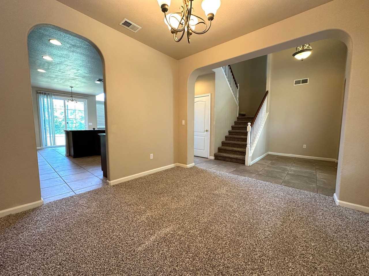 1417 Oasis Ln - Photo 6 of 31
