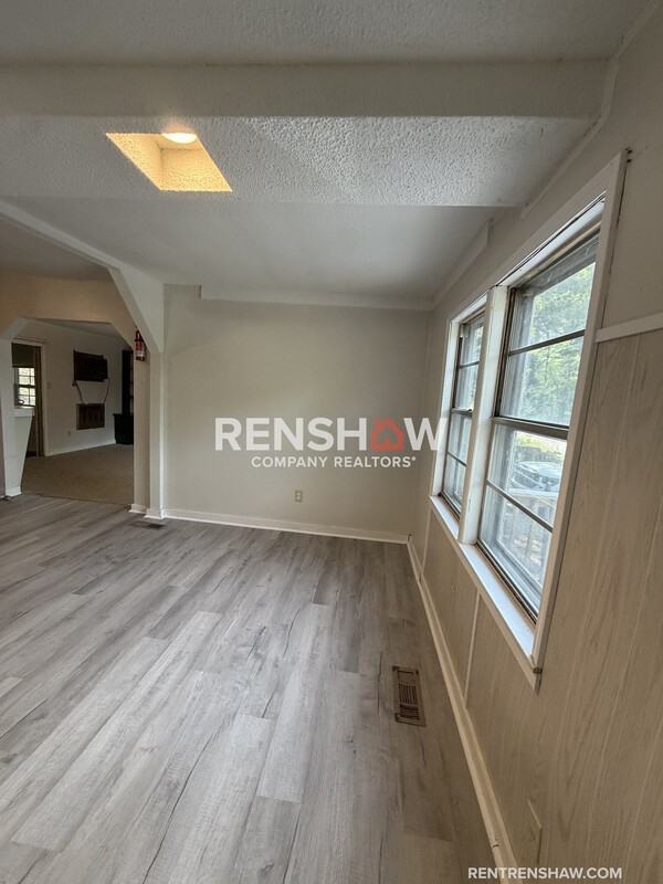 450 Bedwell St - Photo 4 of 37