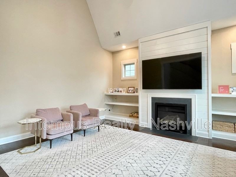 2856 Americus Dr - Photo 4 of 26