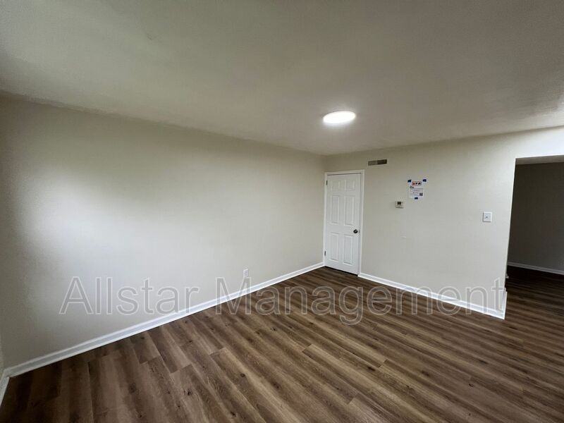 936 S Central Dr - Photo 2 of 13
