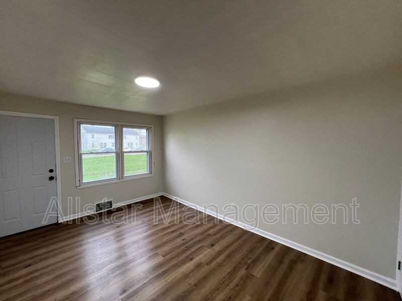 936 S Central Dr - Photo 3 of 13