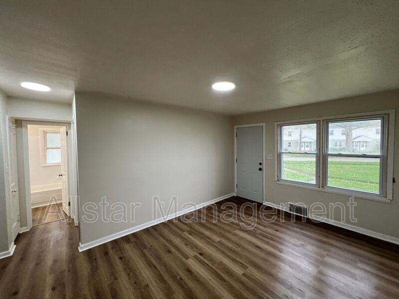 936 S Central Dr - Photo 4 of 13